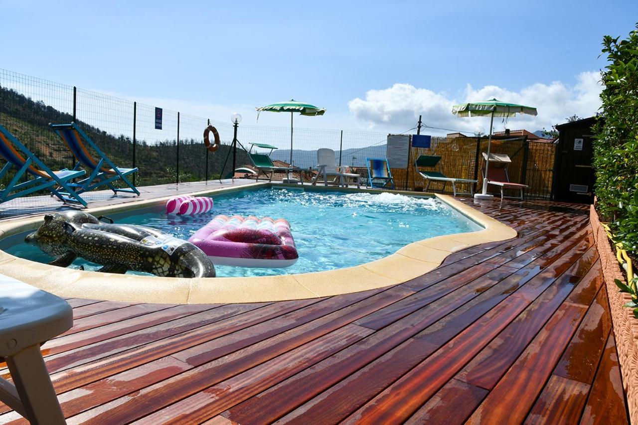 Вилла Gli Angeli Agriturismo Cisano sul Neva Экстерьер фото