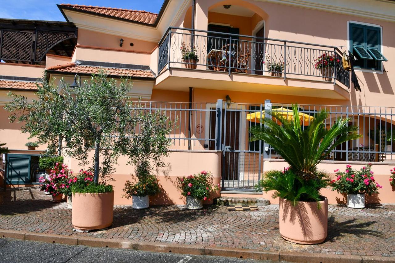 Вилла Gli Angeli Agriturismo Cisano sul Neva Экстерьер фото
