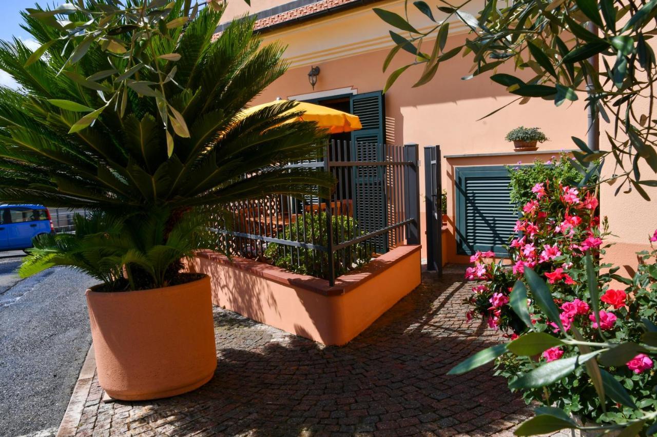 Вилла Gli Angeli Agriturismo Cisano sul Neva Экстерьер фото
